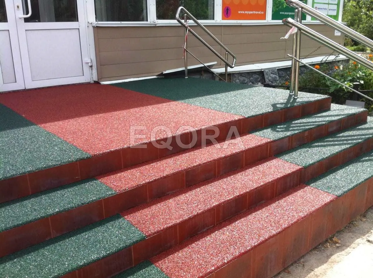 Резиновое покрытие на травмоопасные участки из резиновой крошки в Мытищах